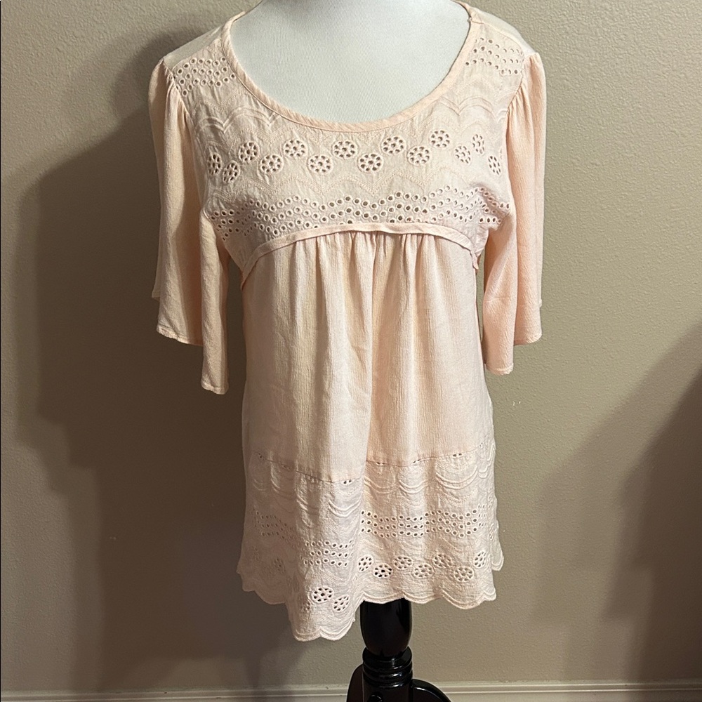Chic Eyelet Women's Blouse in Soft Pink